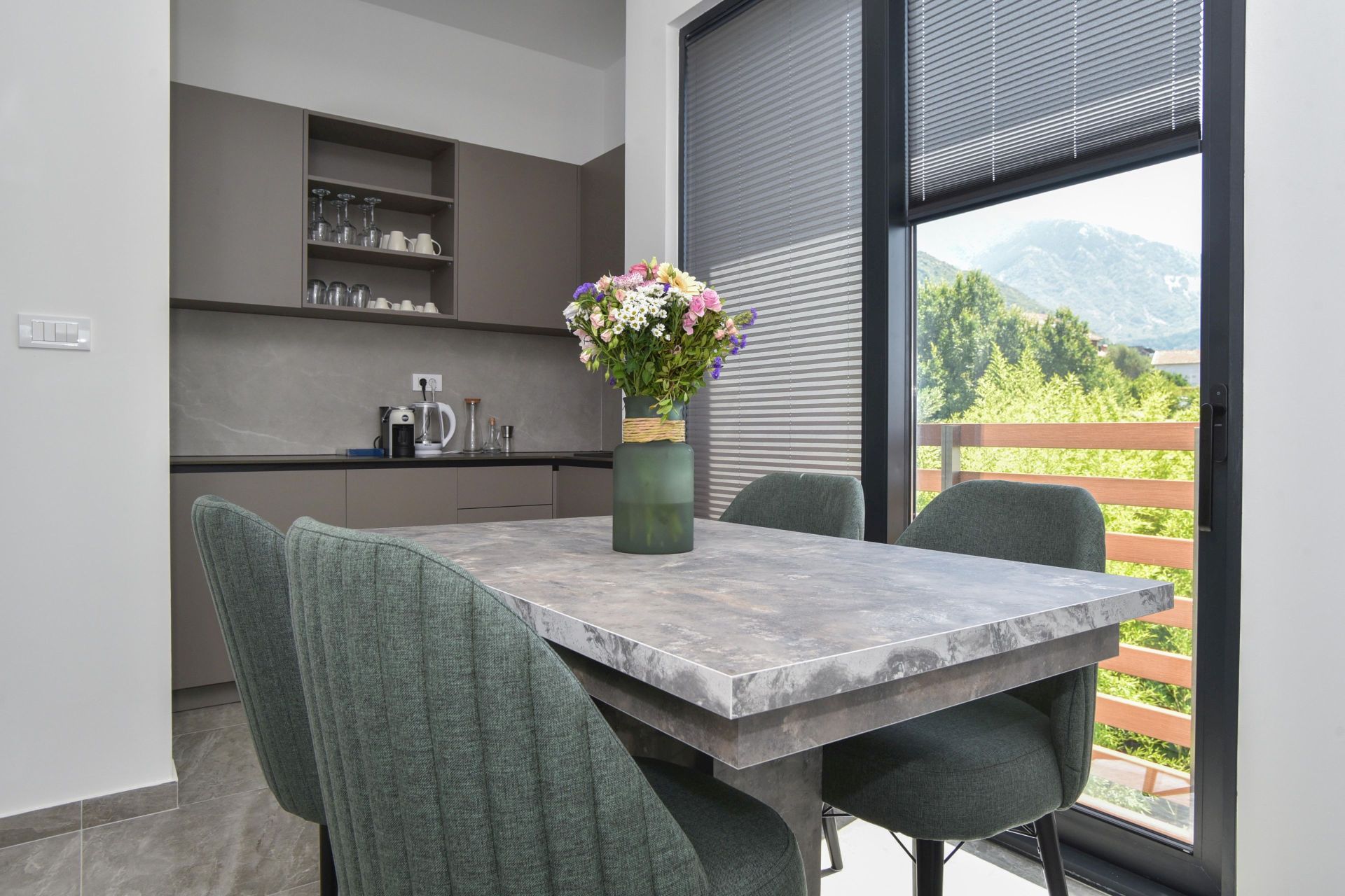 Jednosoban apartman sa terasom i pogledom na more